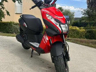 scooter peugeot streetzone