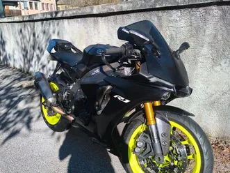 yamaha r1