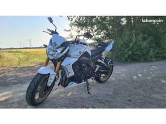 moto yamaha fz8 abs naked + pneus et plaquettes neufs / faible kilométrage / ct ok