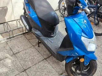 scooter sym orbit 3 dans un état irréprochable