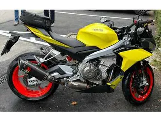 aprilia tuono 660 mit akrapovic auspuff gelb