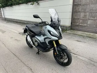honda x-adv 2024 pari a nuovo grigio