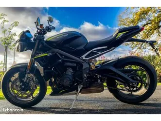 superbe triumph 765 rs