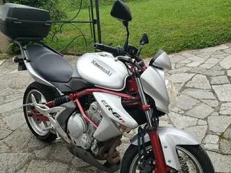moto er6n