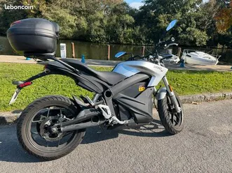 zero s 14.4 + chargeur rapide + topcase