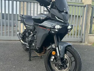 tracer 900 2025 / première main / ligne akrapovic / bulle sport / support de plaque court