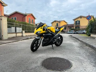 moto yamaha yzf-r 125 cc (con modifiche)