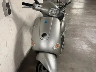 vespa et4 - silber -125 ccm - 1300 euro/ tel 0179 1187731