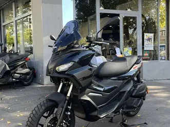 aprilia sr gt 125