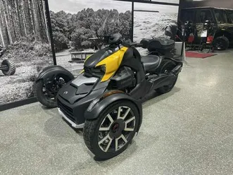 2019 can-am ryker rally edition **valise arriere et pare-brise!!**