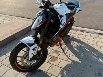 ktm duke 125 , 2800km , akropovic