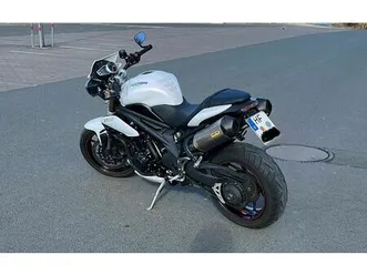 triumph speed triple 1050
