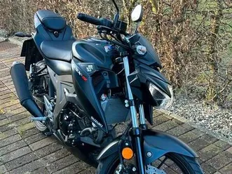 ② moto suzuki gsx-s125