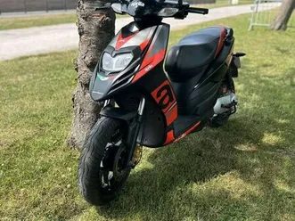 scooter aprilia sr