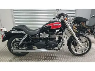 triumph - speedmaster 900