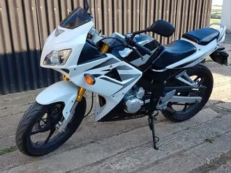 honda 125 cbr modèle sport homologuée