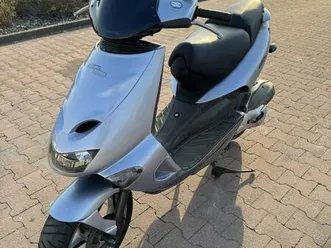 aprilia sr 150, 2001 god.