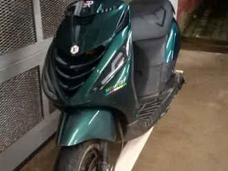 ② piaggo zip 80 cc 4t te koop { moet weg }