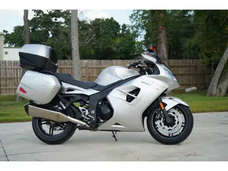 2011 triumph sprint gt 1050