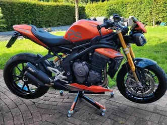 triumph speed triple 1200 rs