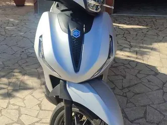 piaggio beverly 400 grigio