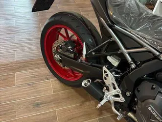 suzuki gsx 8s 800 rosso