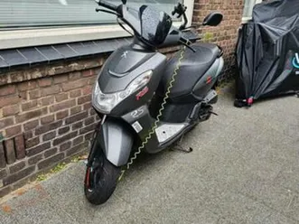 peugeot kisbee rs 36km/u - 2016 — scooters | yamaha — marktplaats