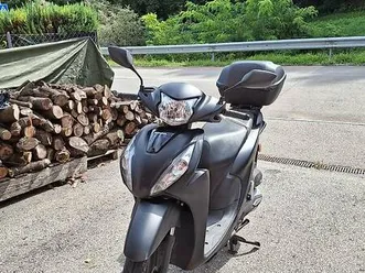 scooter honda vision canton tessin -