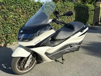 piaggio x10 125 - 19.000 km - pneus neufs - excellent état