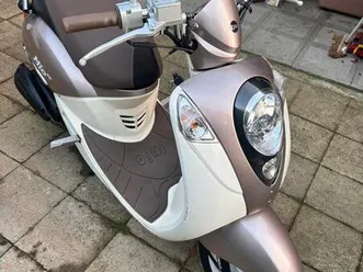 ② sym mio 50 cc a klasse