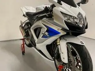 suzuki gsx r 600 k8