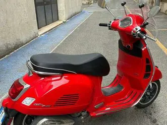 vespa gts super 300 sport rosso