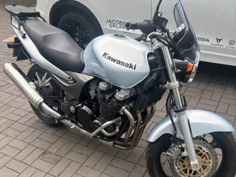 kawasaki zr750 - naked bike