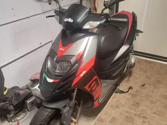 aprilia sr motard 50