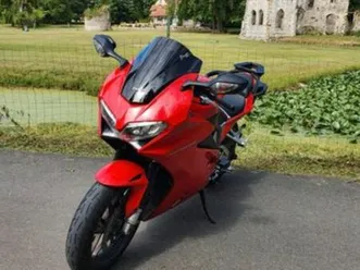 honda vfr 800 rouge