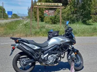 2016 suzuki vstrom 650 2900 mi. excellent shape