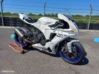 yamaha r1 piste et route
