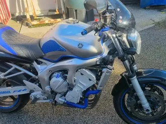 yamaha fz6 motorbike