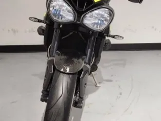 triumph speed triple rs 1050 cm3