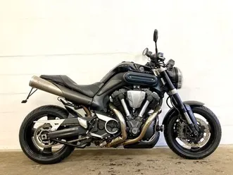 yamaha mt-01 1700 | akrapovic