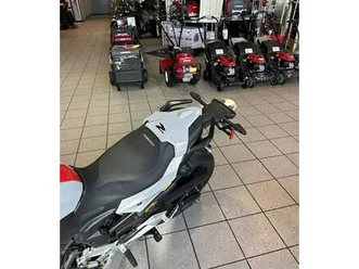 2021 bmw f 900 r hockenheim silver metallic / racing red