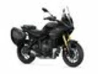 hyvin varusteltu sporttinen matka-yamaha!