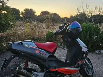 aprilia sr 50 nero e grigio nero