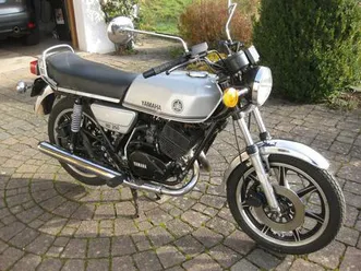 yamaha rd 250, motor und vergaser in werkstatt überholt
