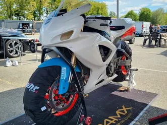 gsxr 600 k7 piste