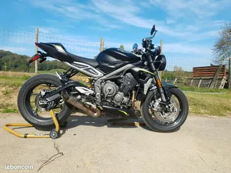 triumph street triple rs