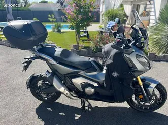 honda x-adv 750 - 04/2023 - excellent état
