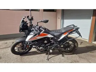 adventure fã¼r offroad-touren ausgerã¼stet,