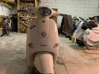 vespa et4