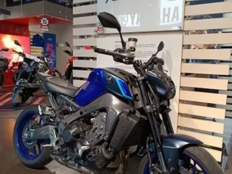 yamaha mt-09 2023 850 cm3 | moto roadster | 13 500 km | bleu | 38300 ruy montceau